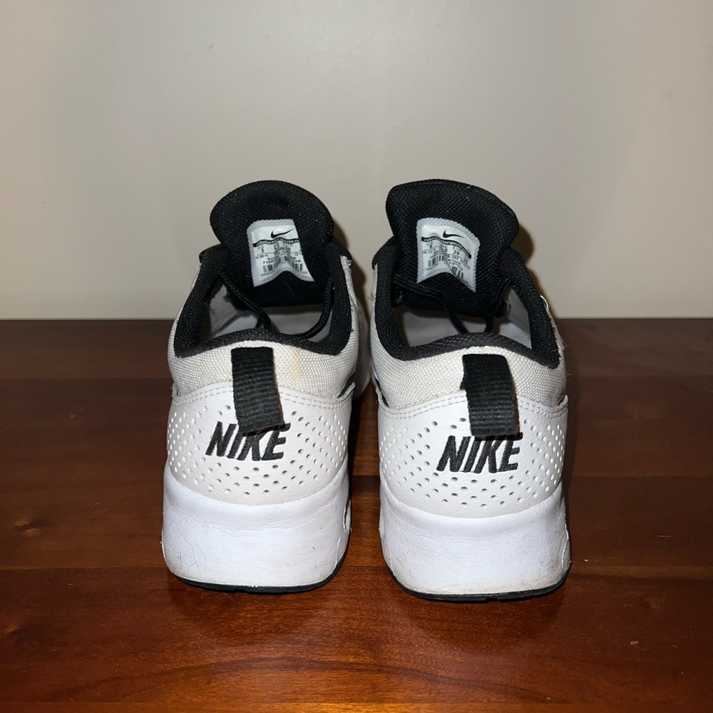 White Nike air max thea size 8 women’s - Picture 5 of 7